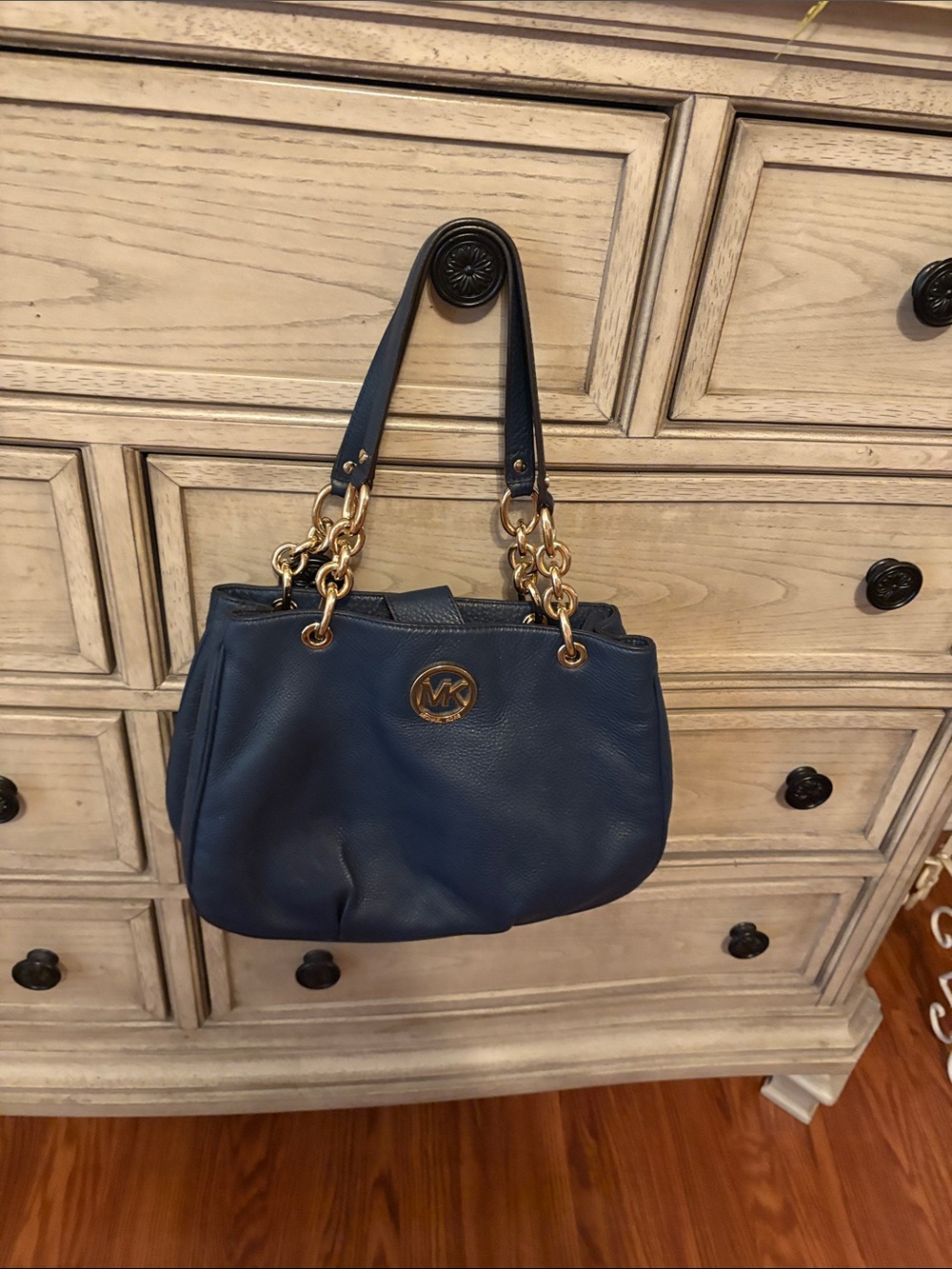 Michael Kors Navy Pebbled Leather Shoulder Bag with Gold Hardware - Picture 1 of 6